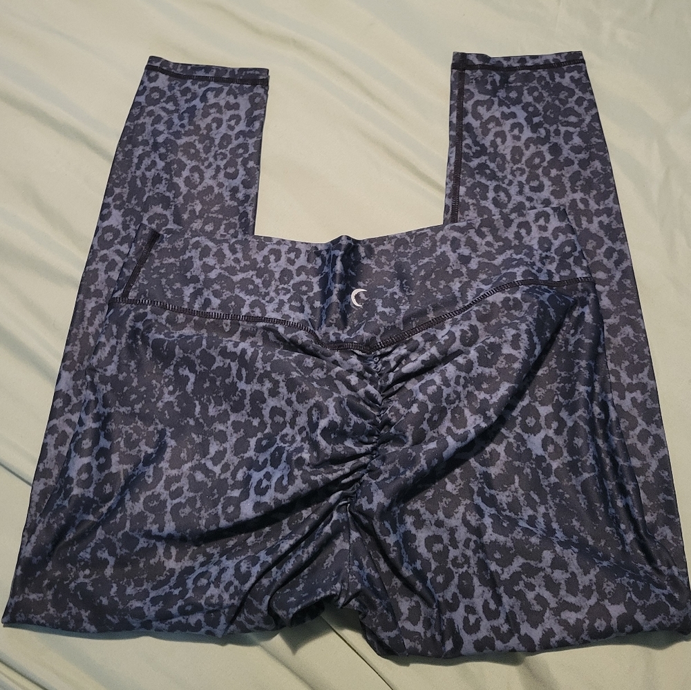 Zyia leopard scrunch butt